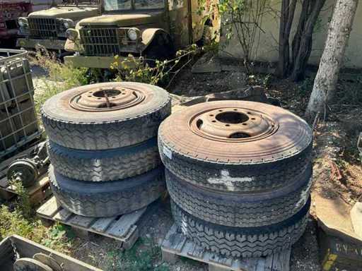 9.00 R20 STC Reifen mit felgen für Steyr 680 (6x)